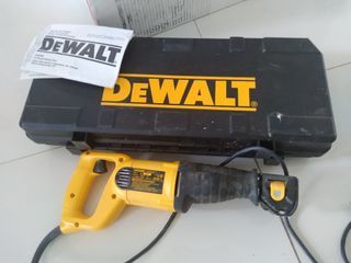 DeWalt DM303M Corded Reciprocating Saw (110-120V)