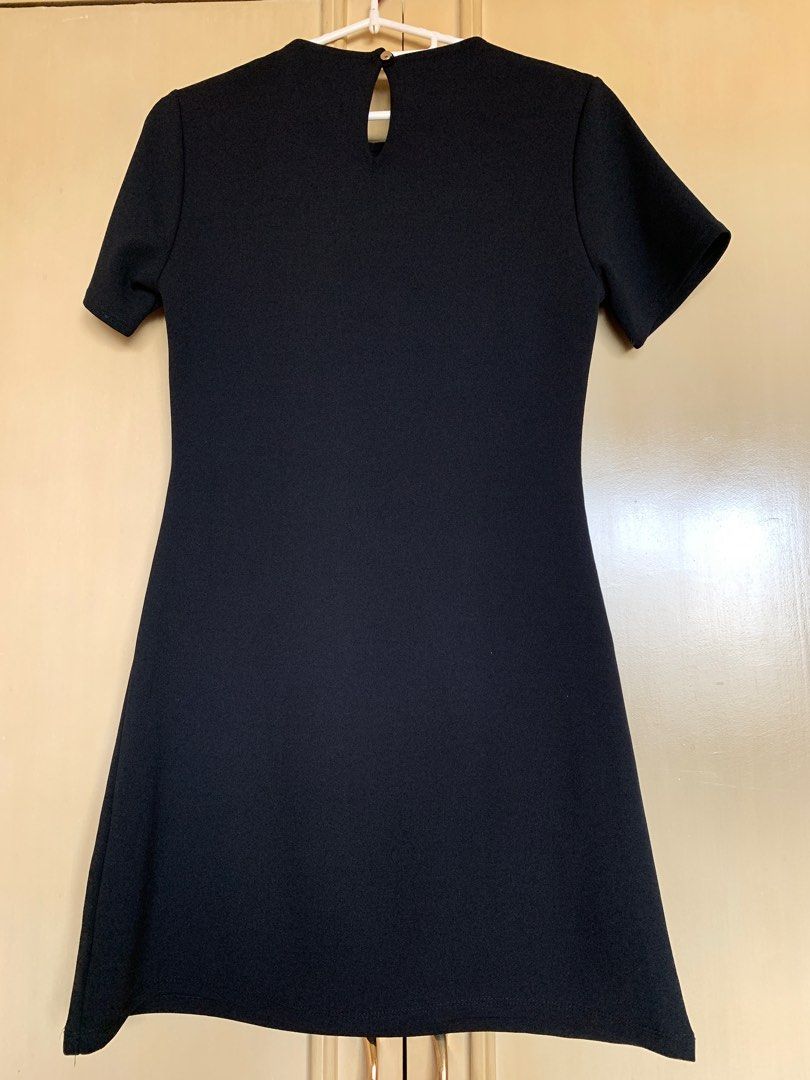 Dorothy Perkins black dress (Category: Dresses) located in Manila. Submitted by hchua17 (Listing ID 1204954813, Image 2). Description: Dorothy Perkins black dress Size US 2/ EU 34 .
