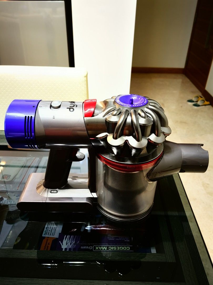 Dyson V8 Absolute Cordless Vacuum, TV & Home Appliances, Vacuum Cleaner