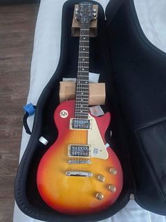 Epiphone Les Paul 100 free Gator Bag, Cordial Cord & Guitar Strap