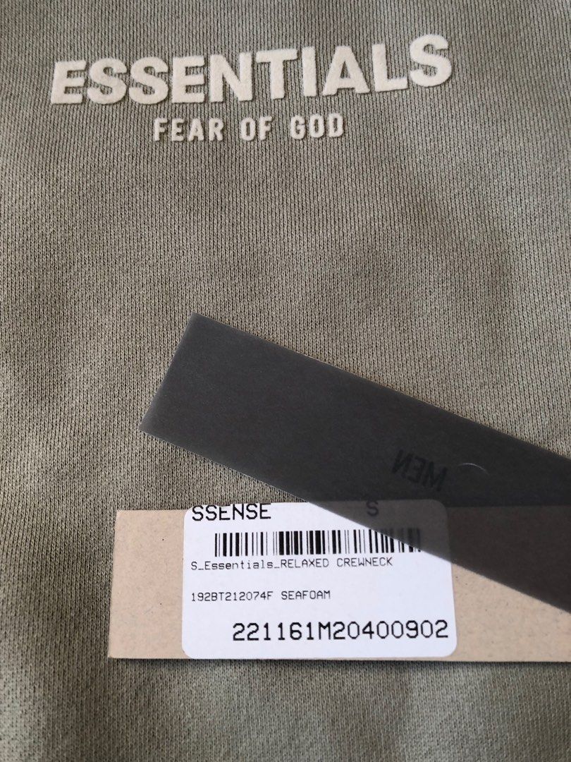 Fear of God Essentials Green Relaxed Crewneck Sweatshirt Tee FOG Essential  Off White, 名牌, 服裝- Carousell