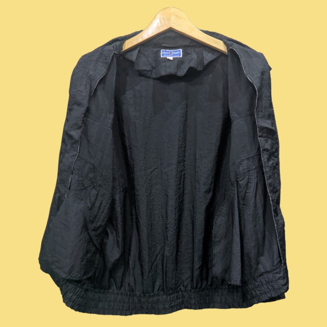 Fred Perry Light Jacket Fesyen Pria Pakaian Baju Luaran di Carousell