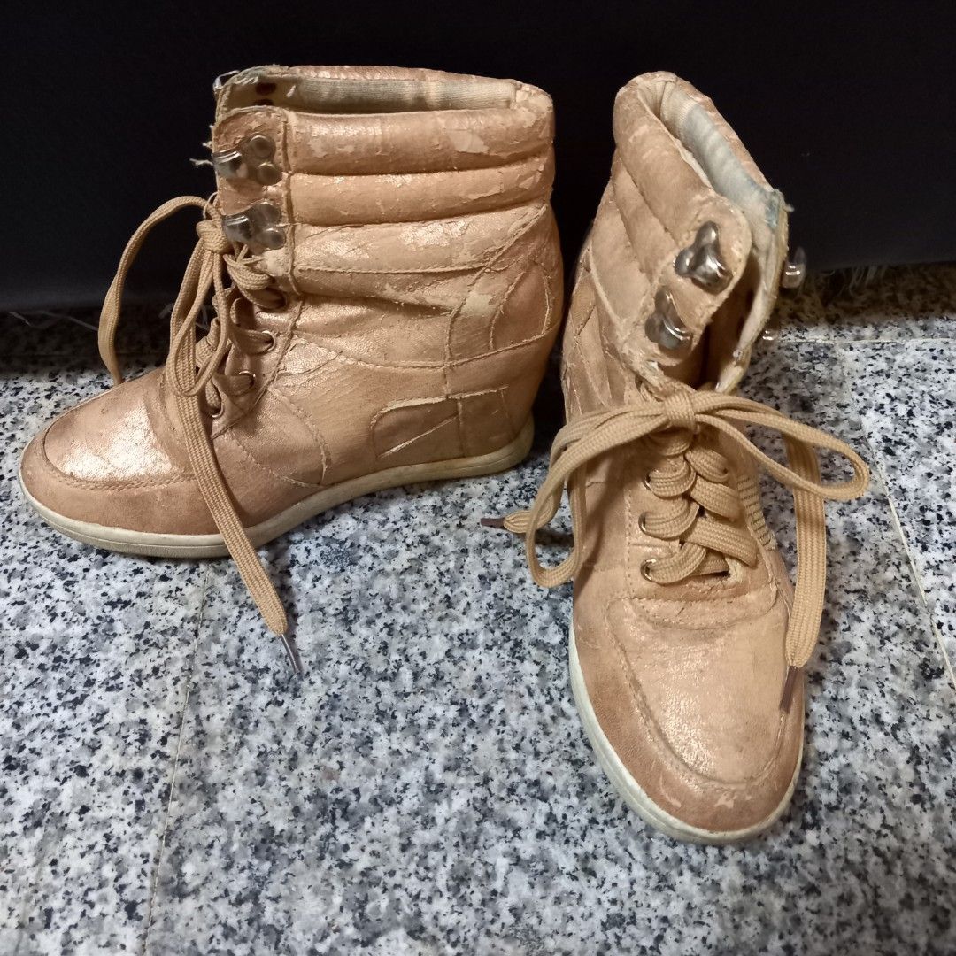 Hidden wedges boots discount