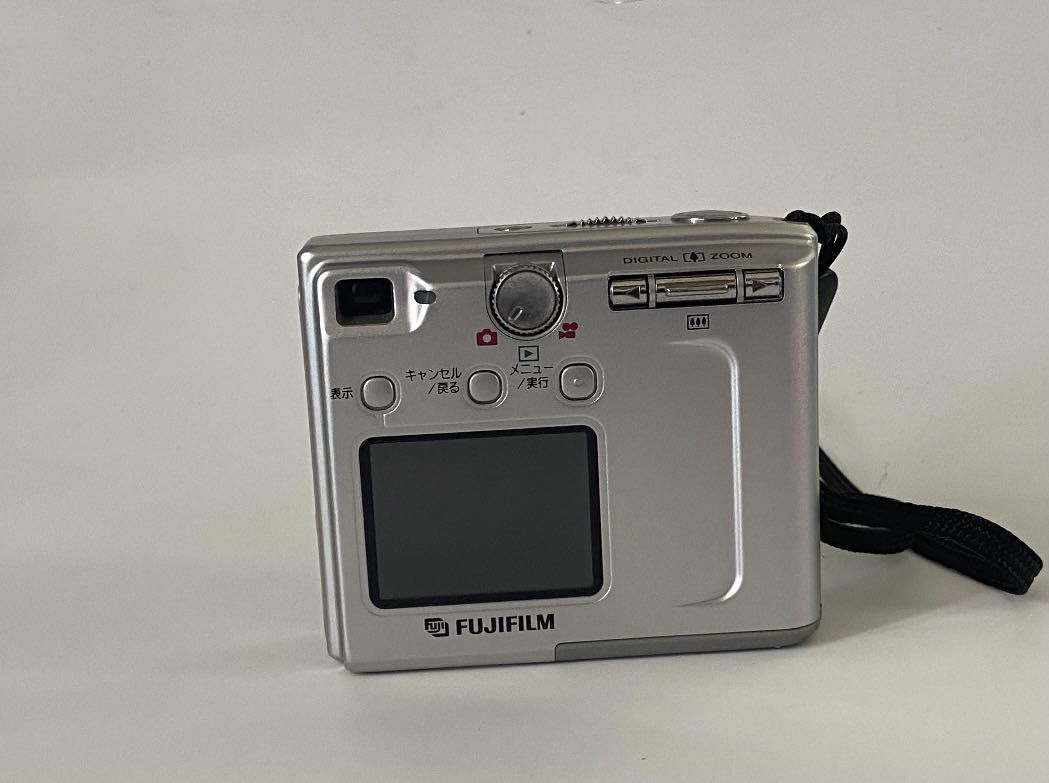 Fujifilm finepix 40i, Photography, Cameras on Carousell