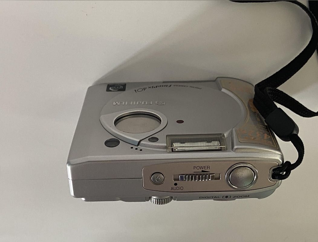 Fujifilm finepix 40i, Photography, Cameras on Carousell