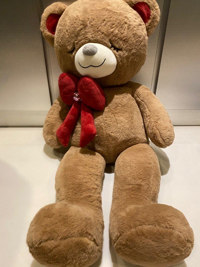 giant teddy bear
