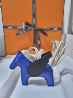 Hermes Rodeo charm Pegasus PM (Blue France / Mauve Sylvestre / Sapphire)