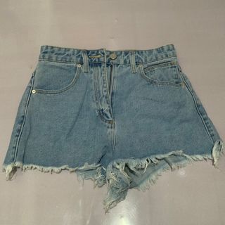 (Category: ) located in . Submitted by thierrywears (Listing ID 1205012094, Image 1). Description: .