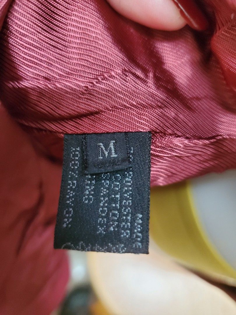 jacket （分類：外套及戶外衣服）位於 Hong Kong。 由 ualatucel-58884 提交（商品編號 1204874944，圖片 3）。簡介： good as new no any flaws。
