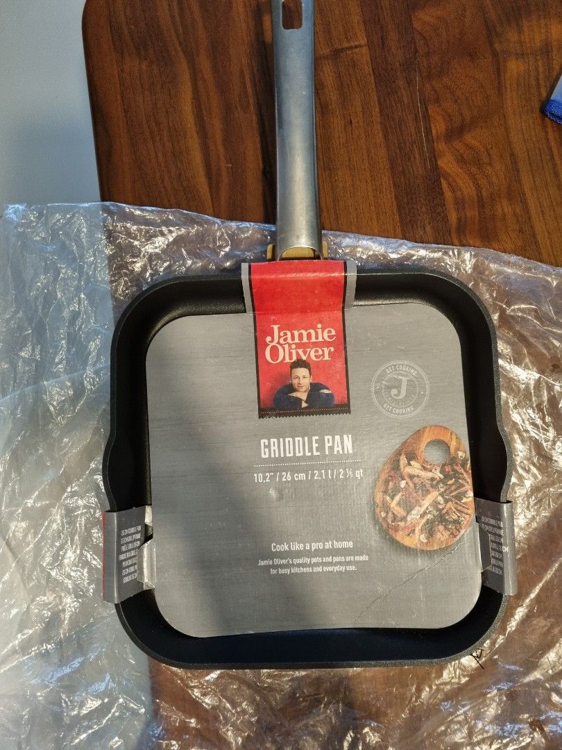 Jamie Oliver Griddle Pan 26cm, Furniture & Home Living, Kitchenware