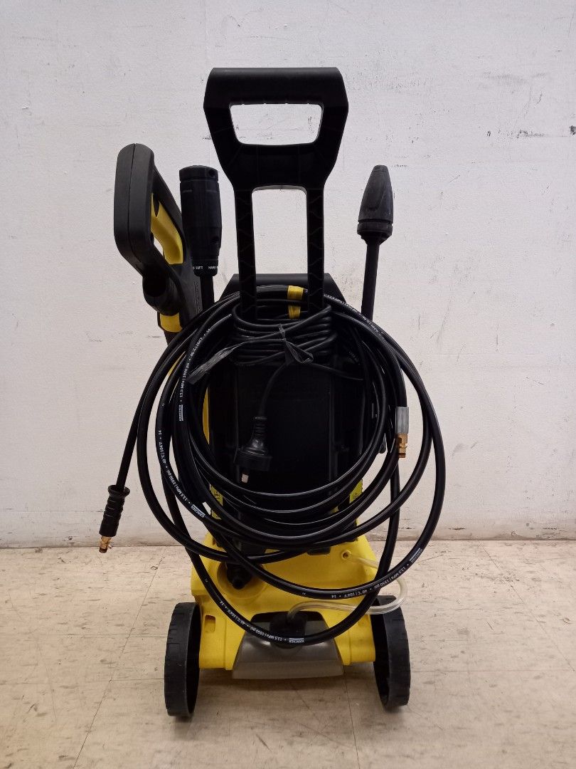 Karcher Pressure Washer K3 1950 PSI, Furniture & Home Living, Gardening