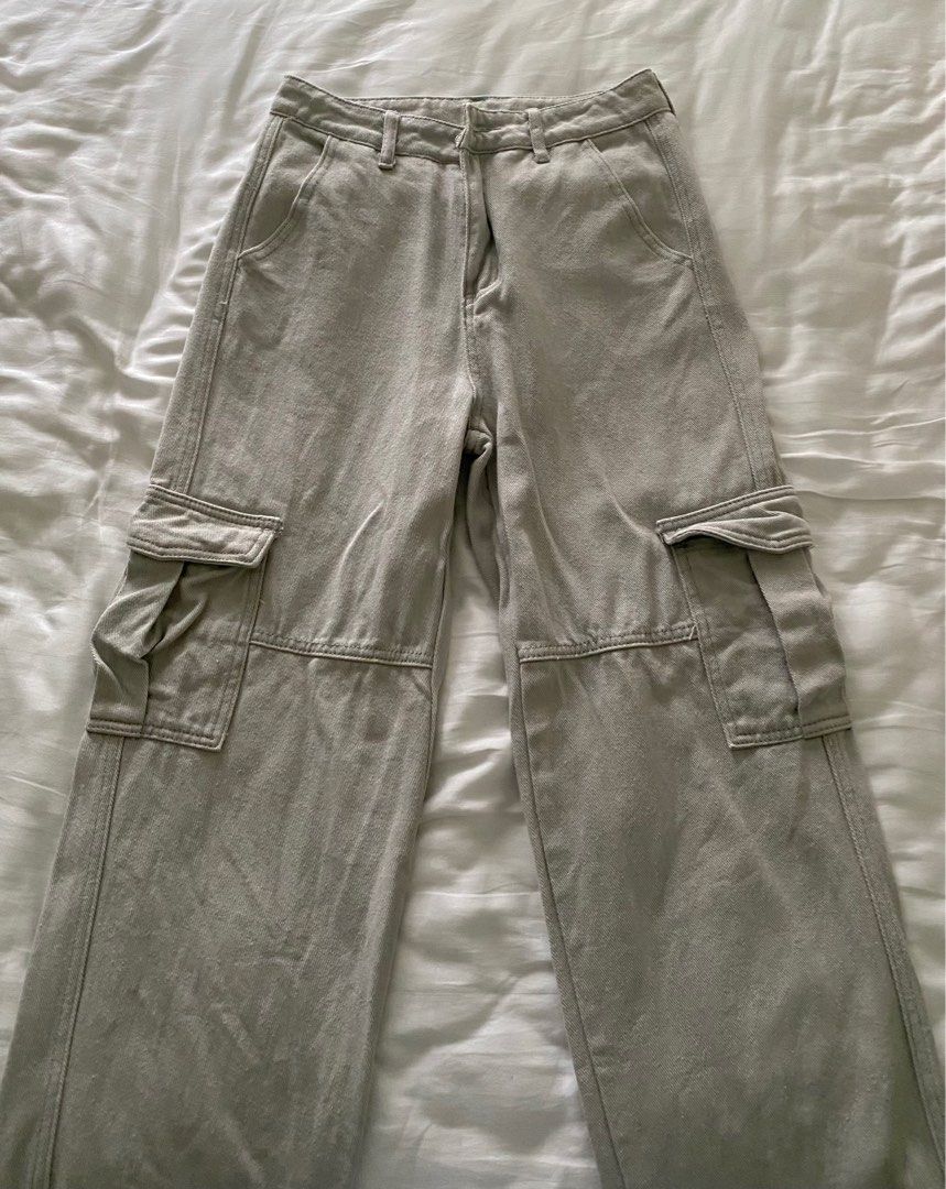 light grey cargo pants, Women's Fashion, Bottoms, Jeans & Leggings on