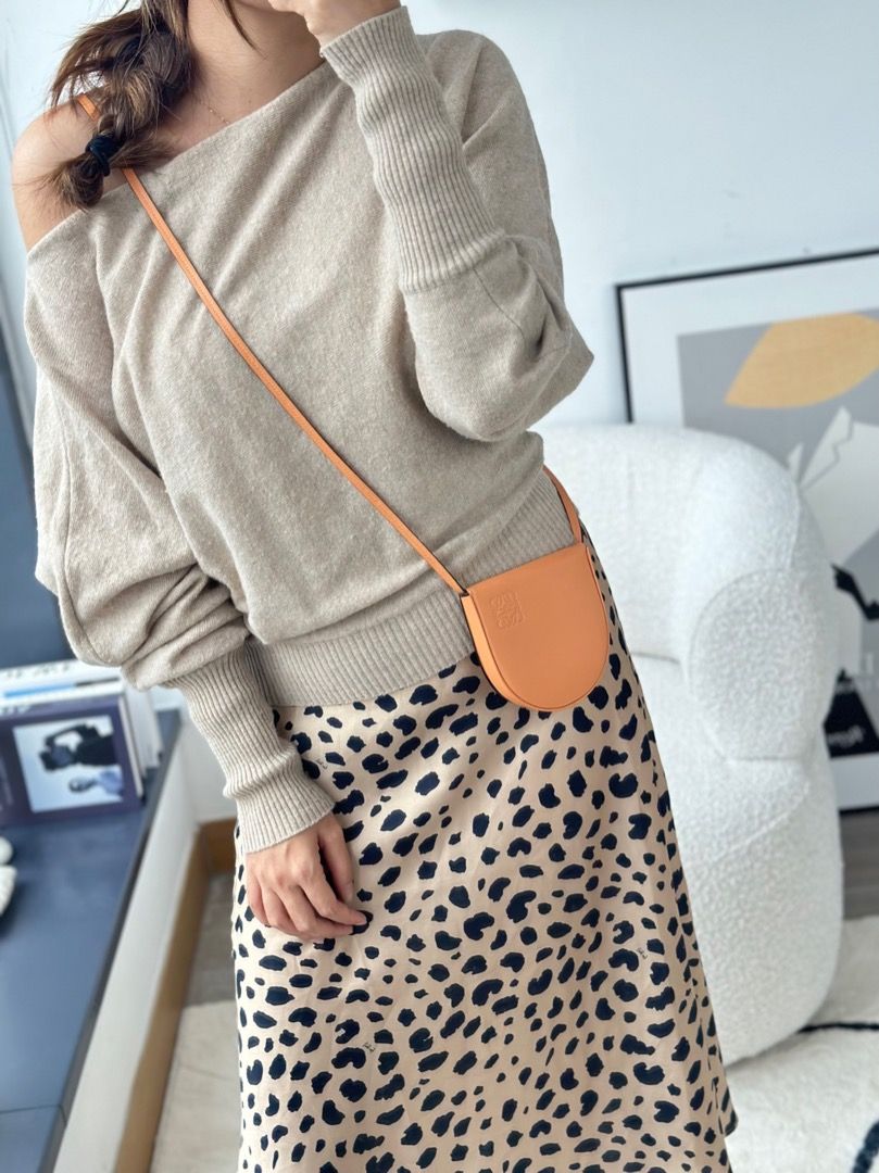 Heel bag sales in soft calfskin