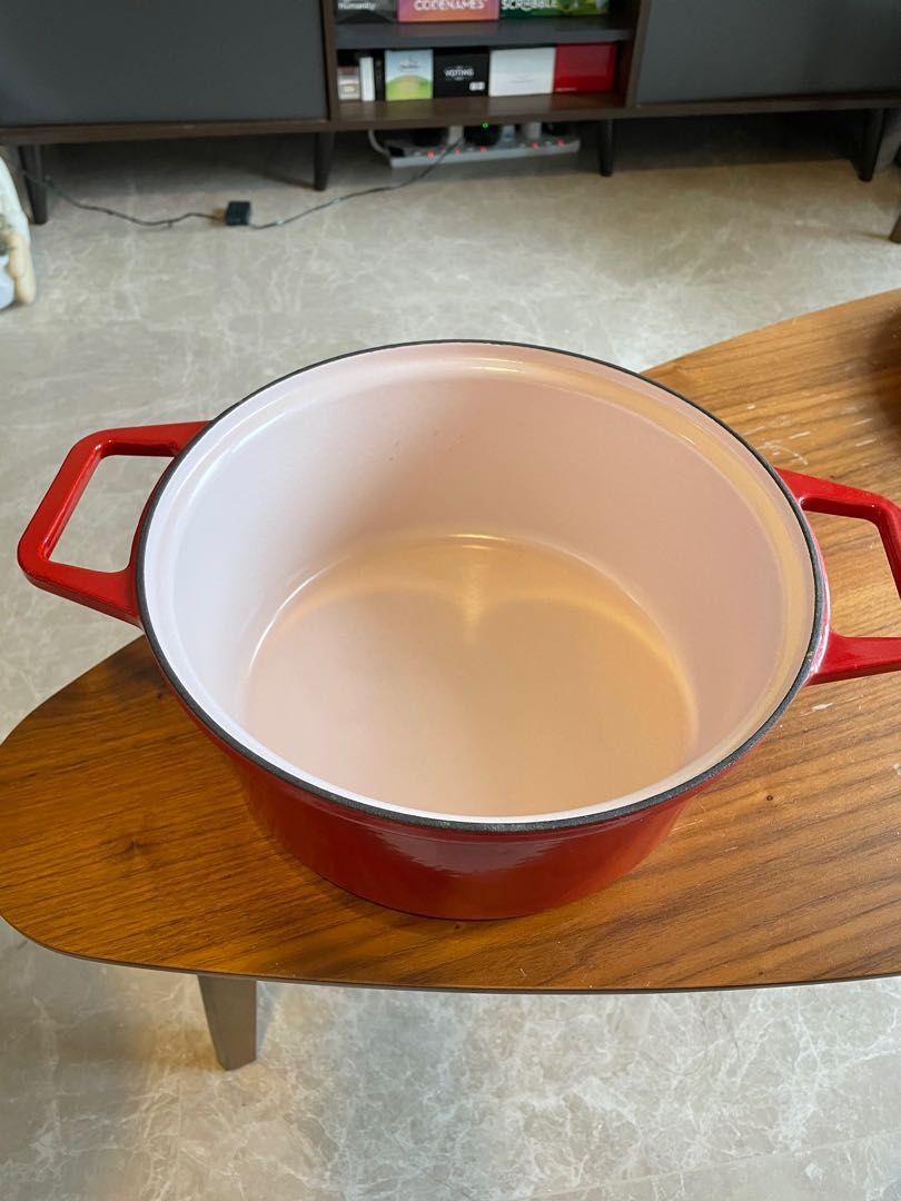 Misen Dutch Oven, TV & Home Appliances, Kitchen Appliances, Other