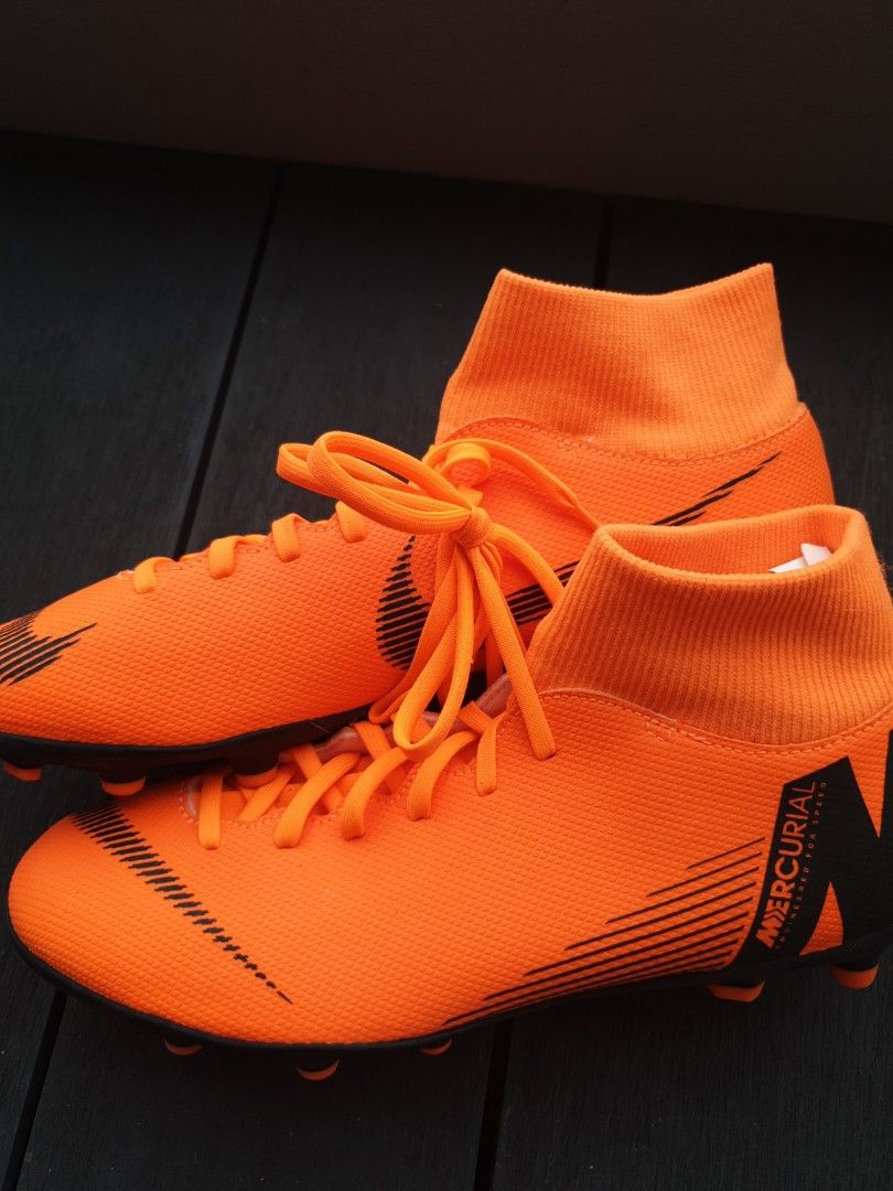 Nike boots usa 8 Sports Equipment Sports Games Racket Ball Sports on Carousell
