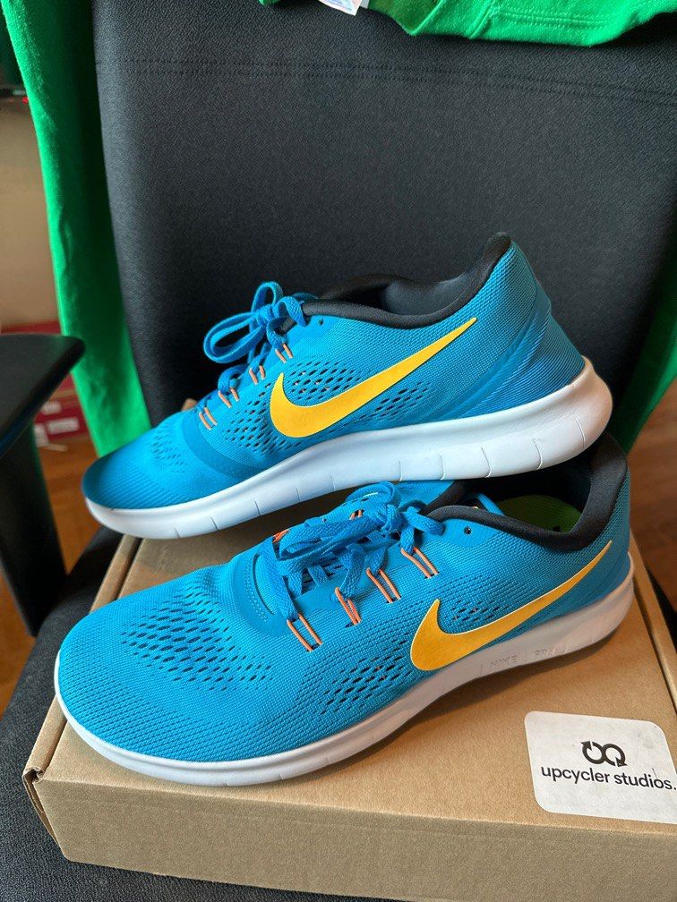 teal nike free