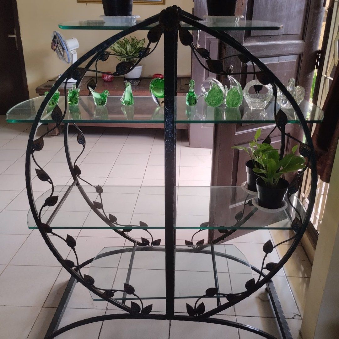 Rak Pajangan Besi, Antiques, Collectibles on Carousell