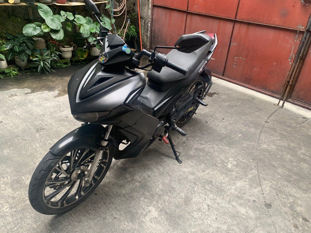 um adventure bike