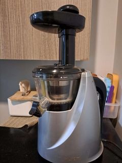 Second Hand, Hurom Slow Juicer