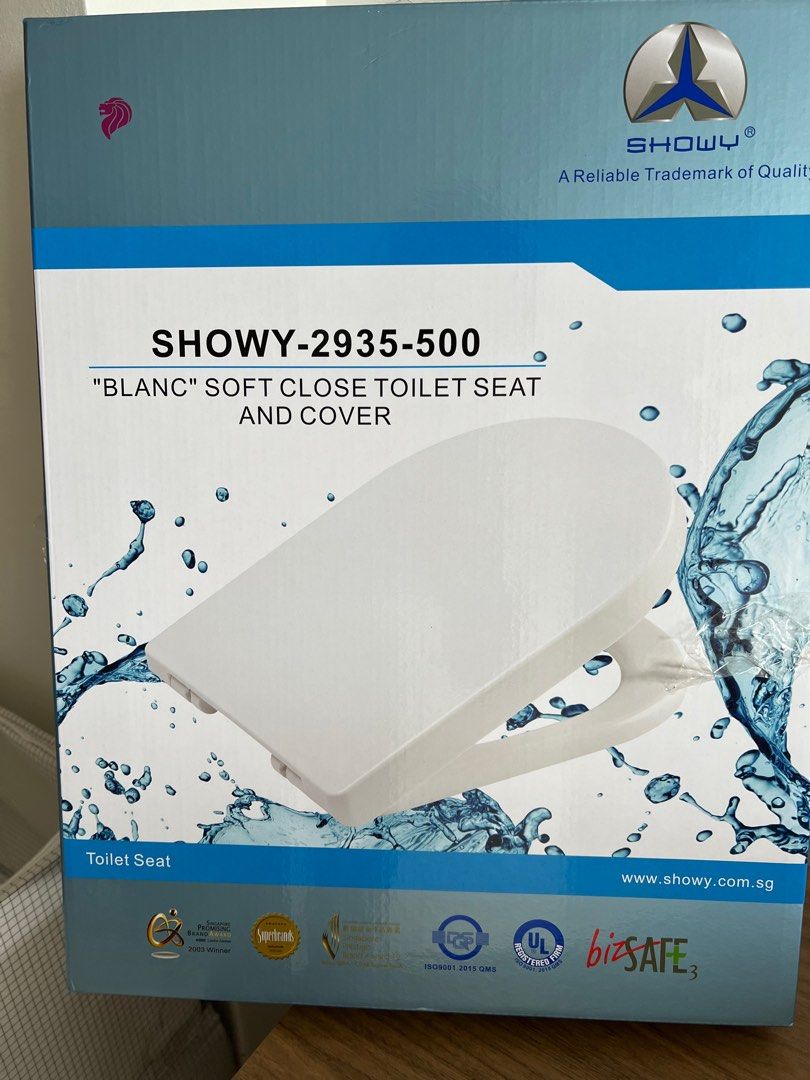 Showy Blanc soft close toilet seat cover, Furniture & Home Living