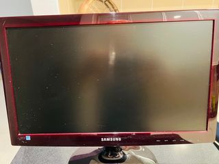 Used Samsung  20” Monitor with free Dell Keyboard