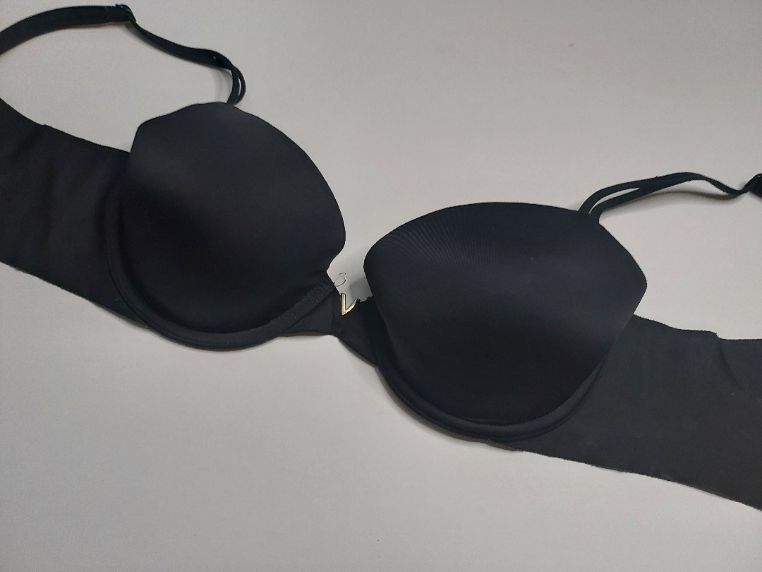 Victoria secret bra 34C, Women's Fashion, New Undergarments & Loungewear on  Carousell