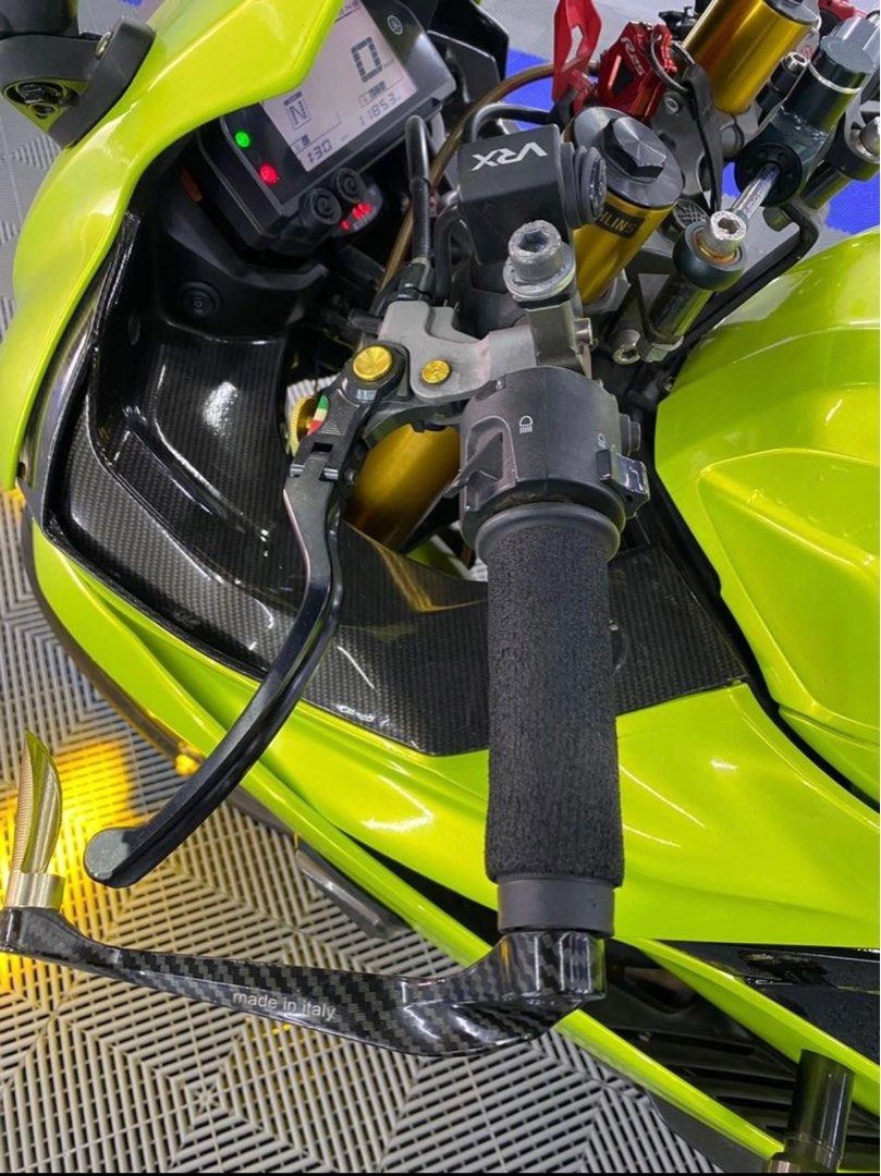 Yamaha R25 V2 Motorbikes on Carousell