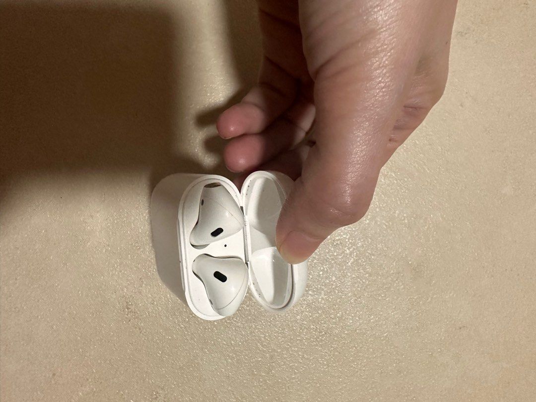 Apple AirPods 1 (defective but charging), Mobile Phones & Gadgets, Mobile Phones, iPhone, Others