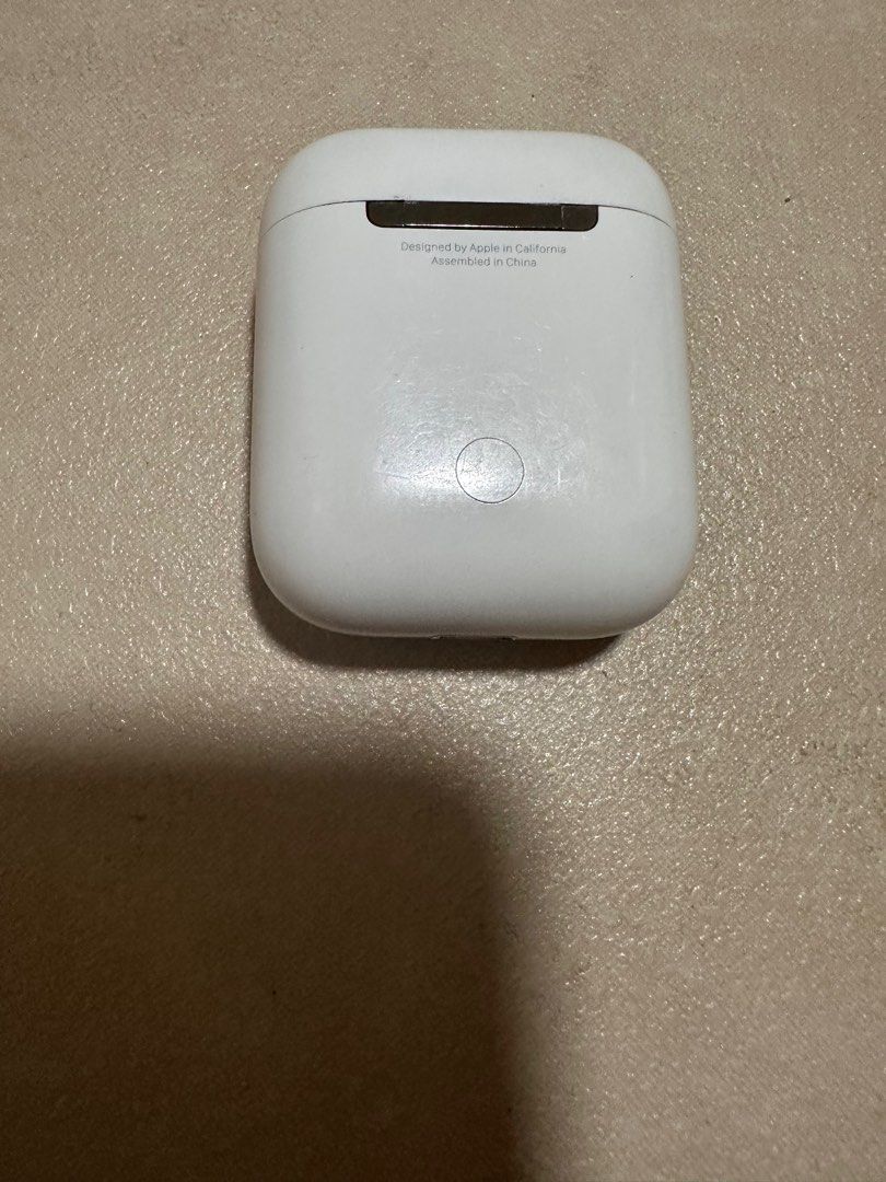 Apple AirPods 1 (defective but charging), Mobile Phones & Gadgets, Mobile Phones, iPhone, Others