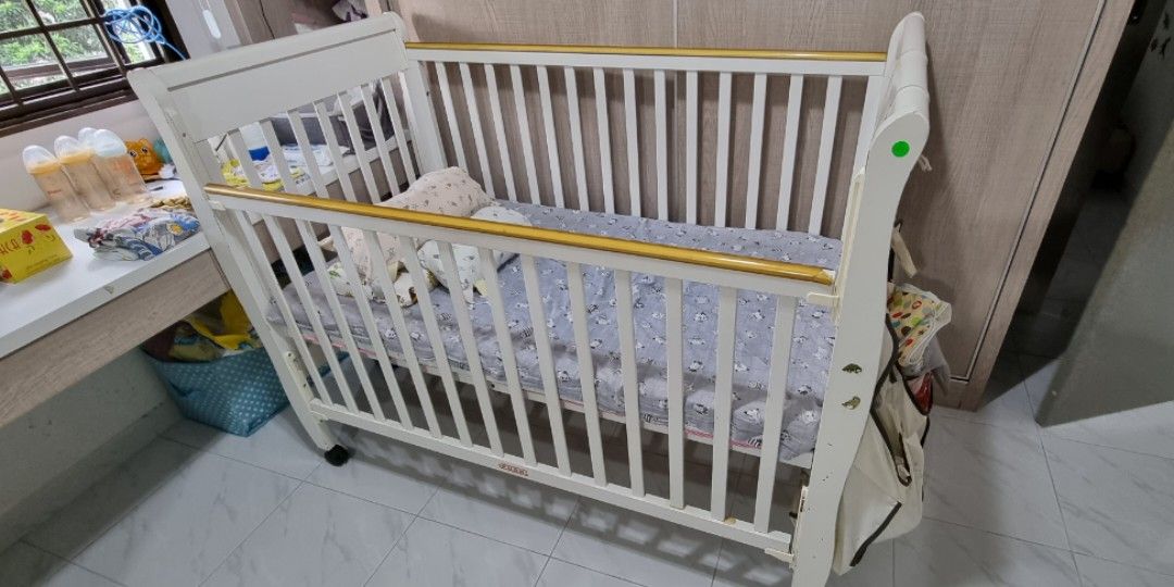 baby cot on wheels, Babies & Kids, Baby Nursery & Kids Furniture, Cots