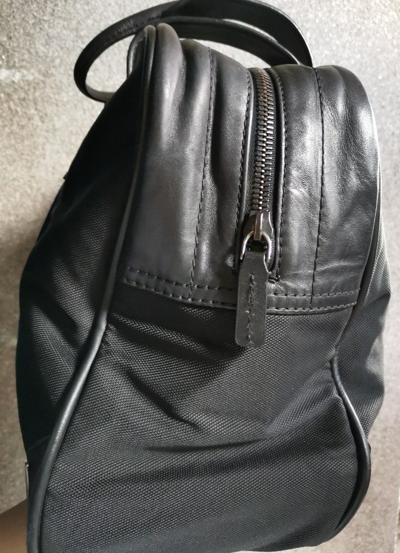 Calvin Klein Weekend bag (Category: Luxury Bags & Wallets) located in Butuan. Submitted by yangzzzverzosa (Listing ID 1205061649, Image 2). Description: very good used condition 🖤 46cm size 🖤.