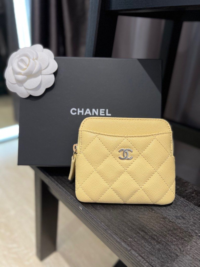 BRAND CHANEL WALLEY WITH GIFT RECEIPT FOR 1100 dollars navy BRAND