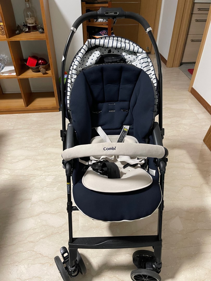 Combi, lightweight, reversible, one hand fold stroller, Babies & Kids, Going Out, Strollers on