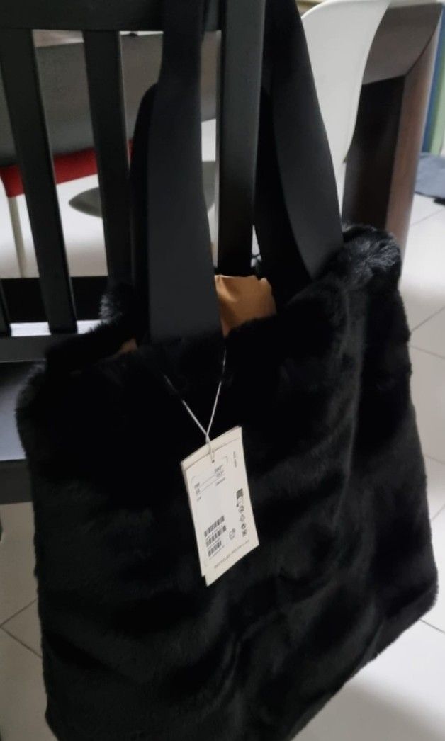 Fur outlet shopper bag