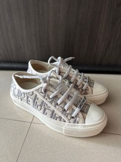 (Category: ) located in . Submitted by hypebeast88 (Listing ID 1205108514, Image 1). Description: .