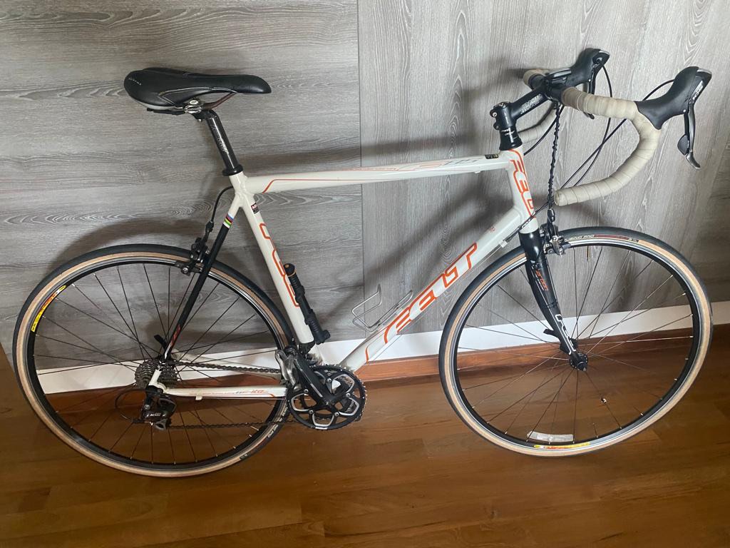 Felt road bike for sale leaving Singapore, Sports Equipment, Bicycles