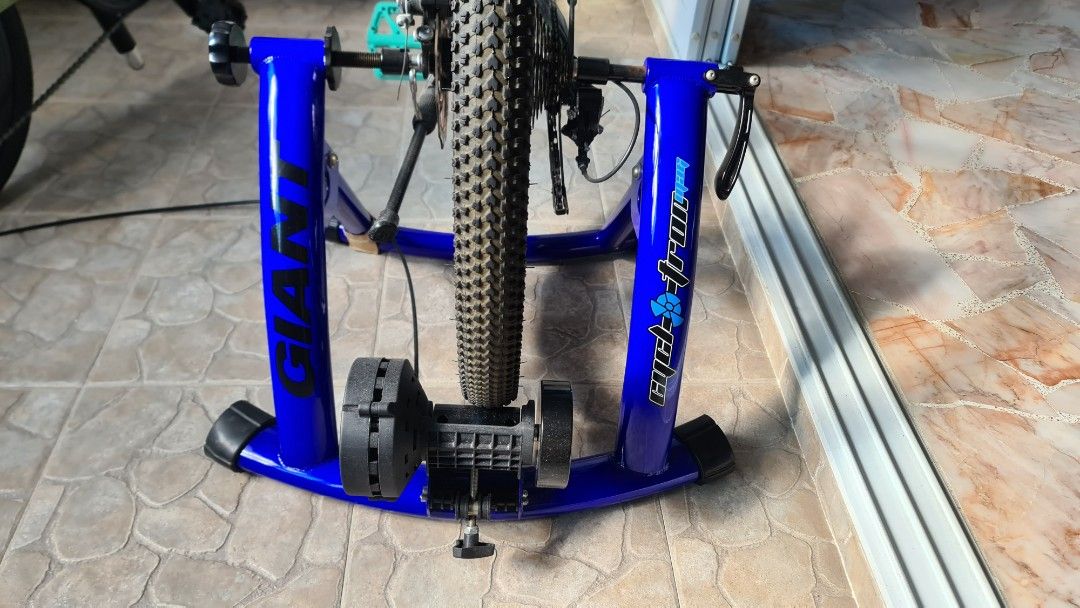Giant indoor bike trainer deals