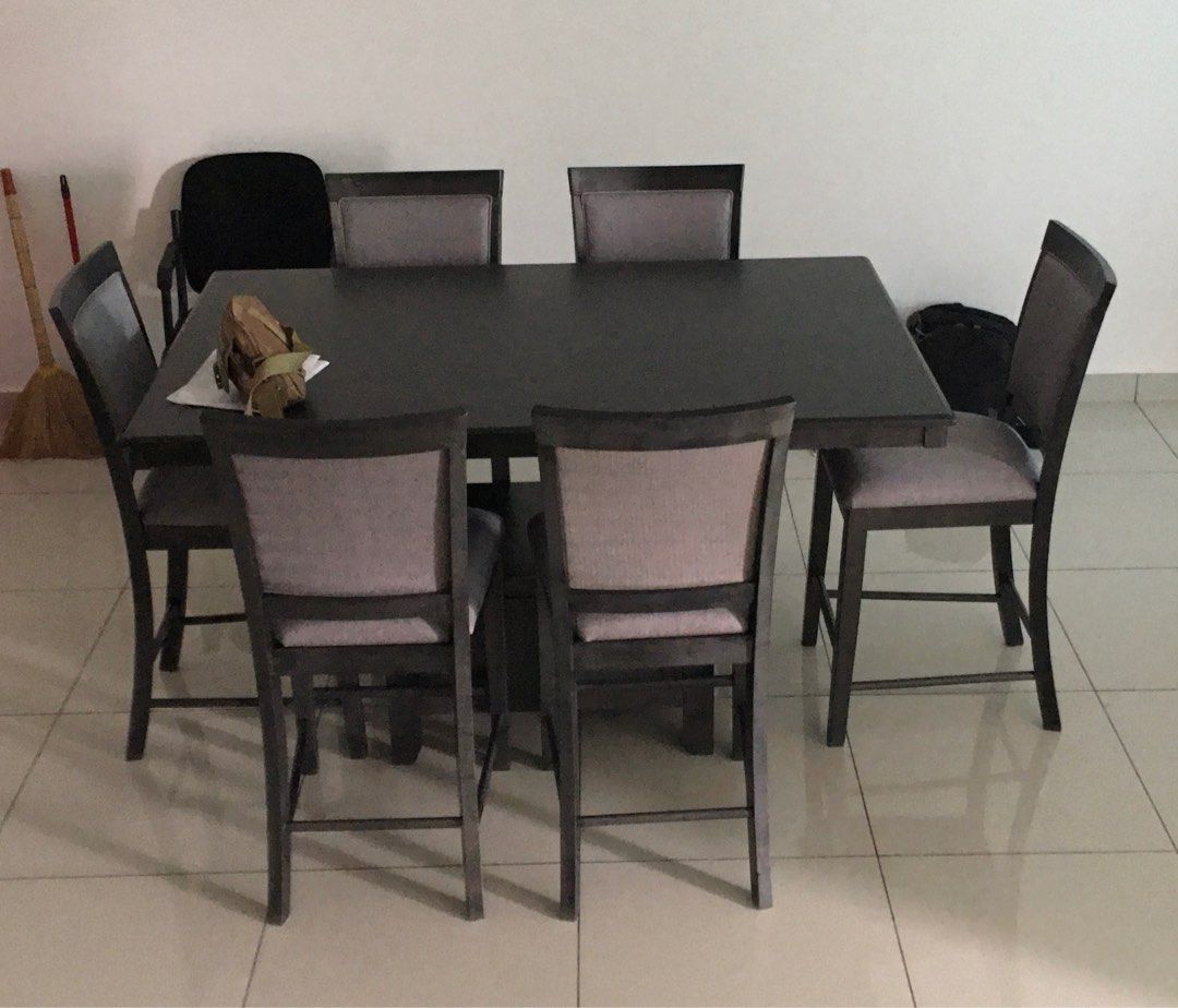 Harveys outlet dining table