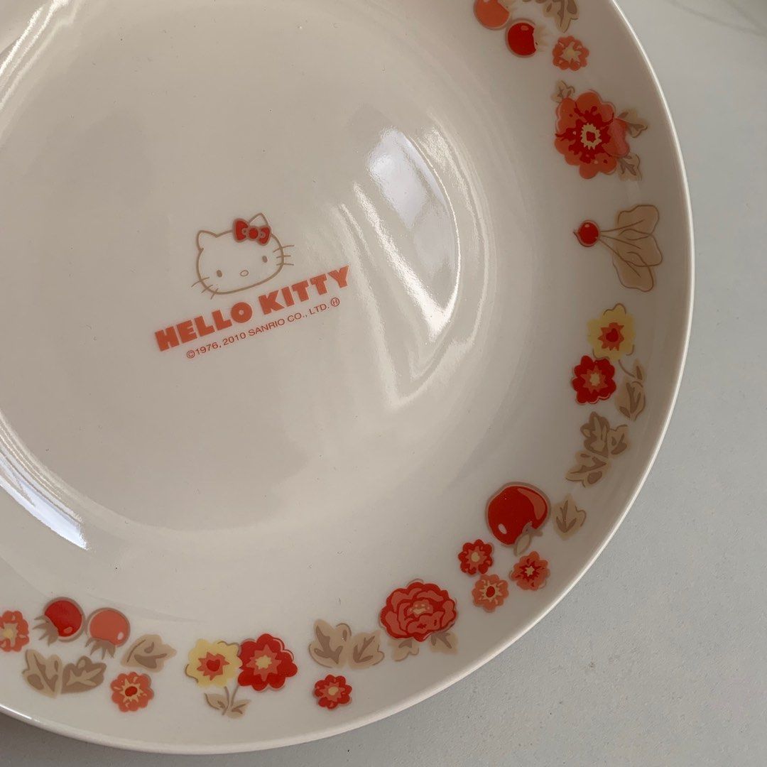 Hello Kitty Huge Bowl Plate (Category: Dinnerware & Cutlery) located in Rodriguez. Submitted by peanutb (Listing ID 1205102256, Image 3). Description: .