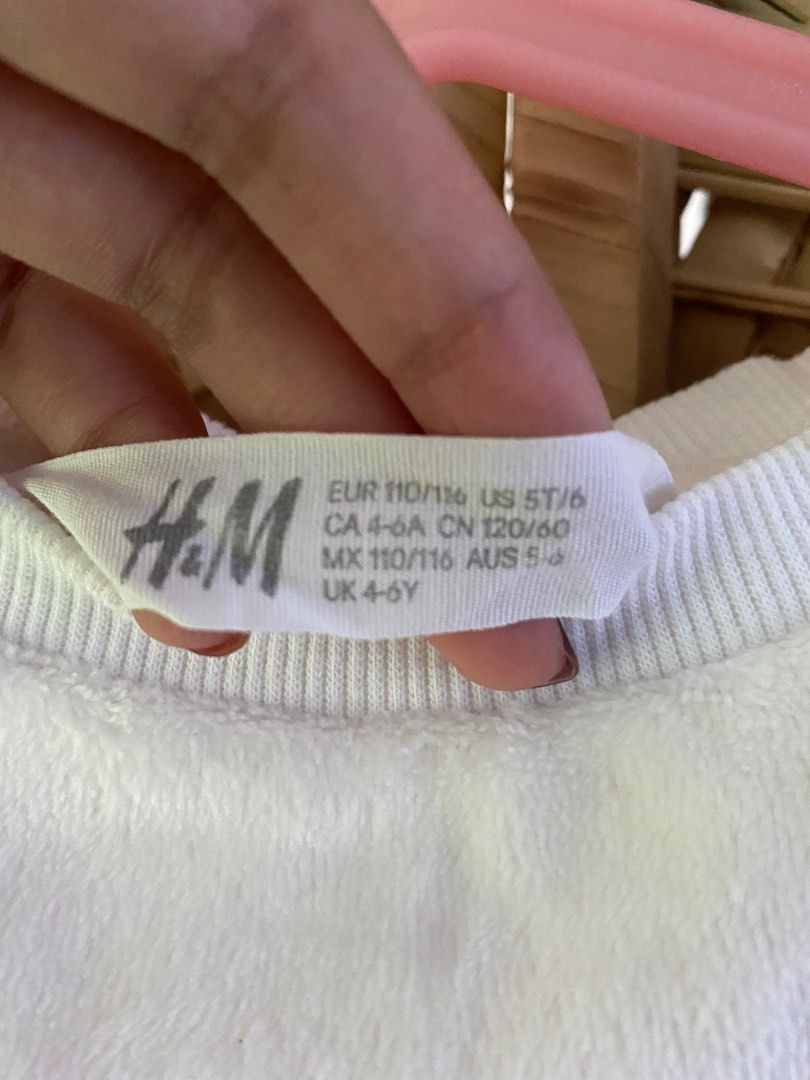 H&M My Little Pony Sweater (Category: Babies & Kids Fashion) located in Taguig. Submitted by tailored.thrift (Listing ID 1205110613, Image 2). Description: • Original H&M My Little Pony Sweater • Size on tag - US: 5T/6 - UK: 4-6 years - EUR: 110/116 💬 Message us for more info!.