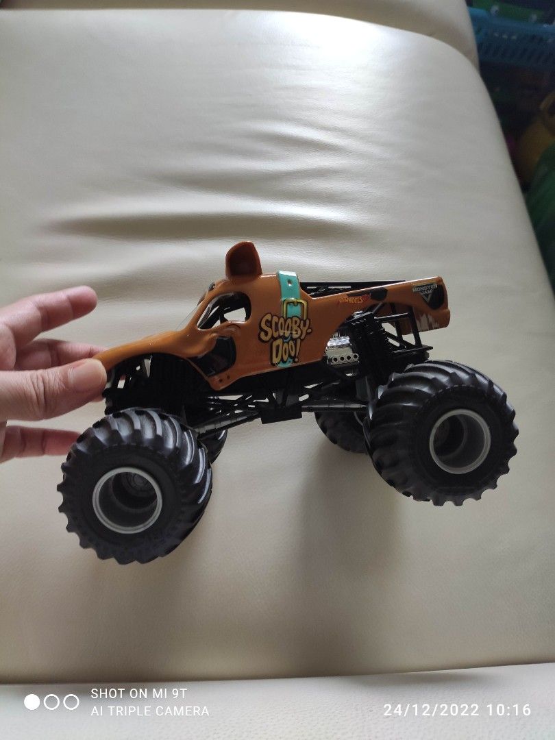 Scooby doo monster best sale truck 1 24