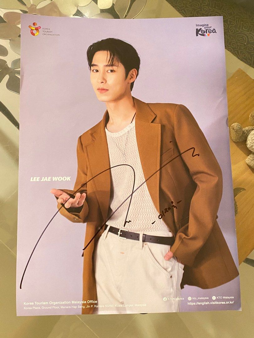 LEE JAEWOOK SIGNED POSTER, Hobbies & Toys, Collectibles & Memorabilia,  K-Wave on Carousell