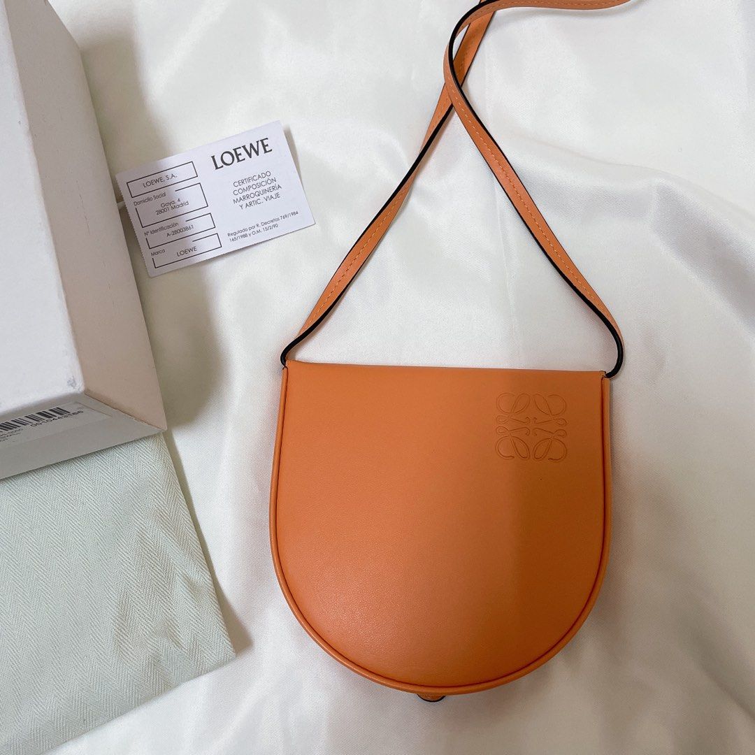 loewe heel pouch size