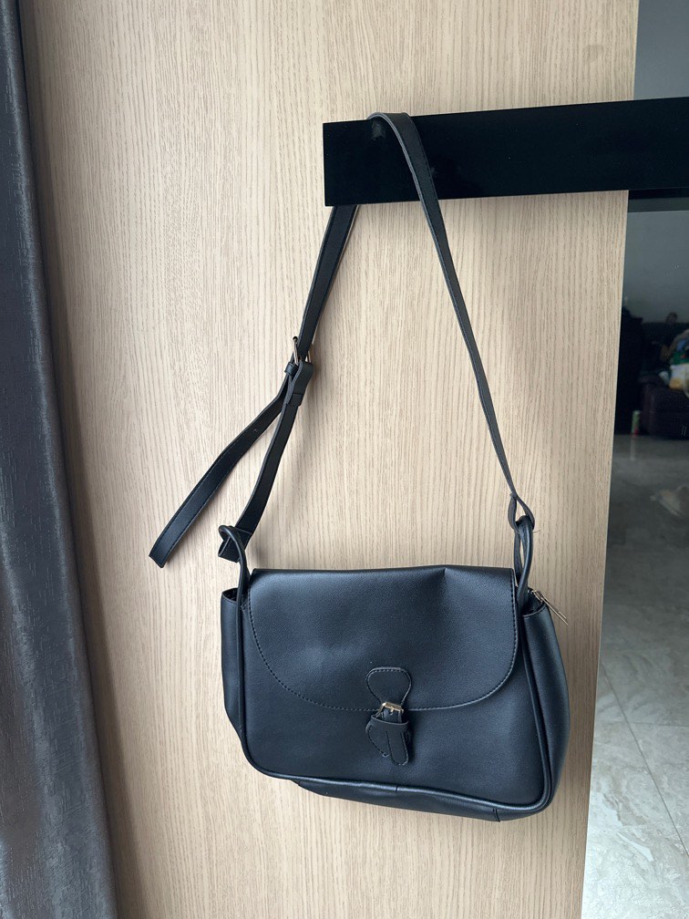 New Collection Bags Manon Handbag dengan desaign yang simpel tapi cantik,  tas ini bisa menjadikan Style kamu selama nongki sama bestiee ... |  Instagram