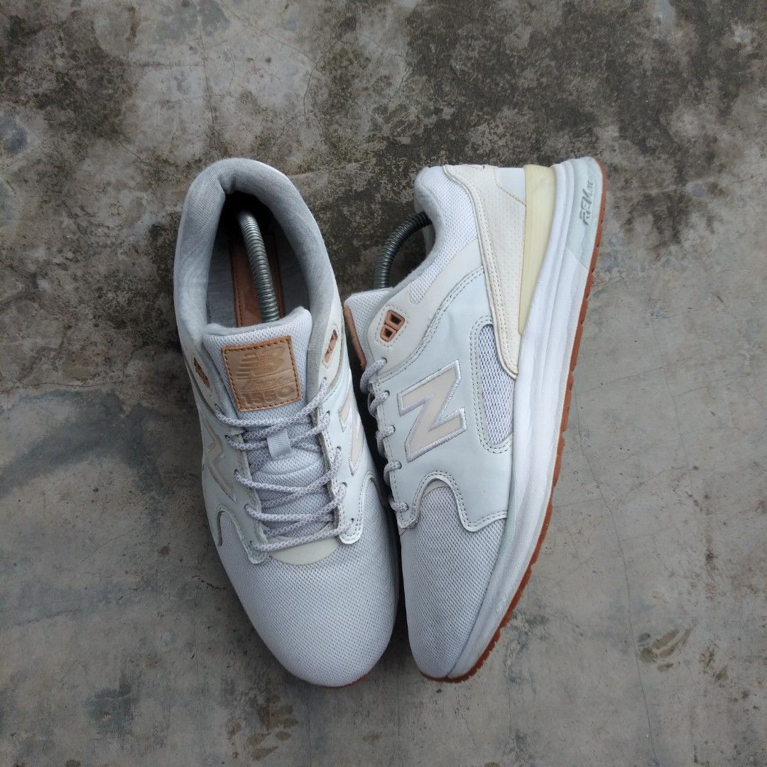 New balance 1550 white top