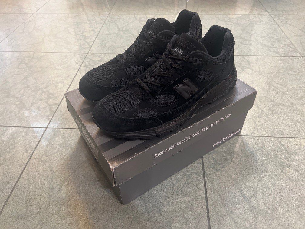 New Balance 992 triple black M992EA, 男裝, 鞋, 波鞋- Carousell
