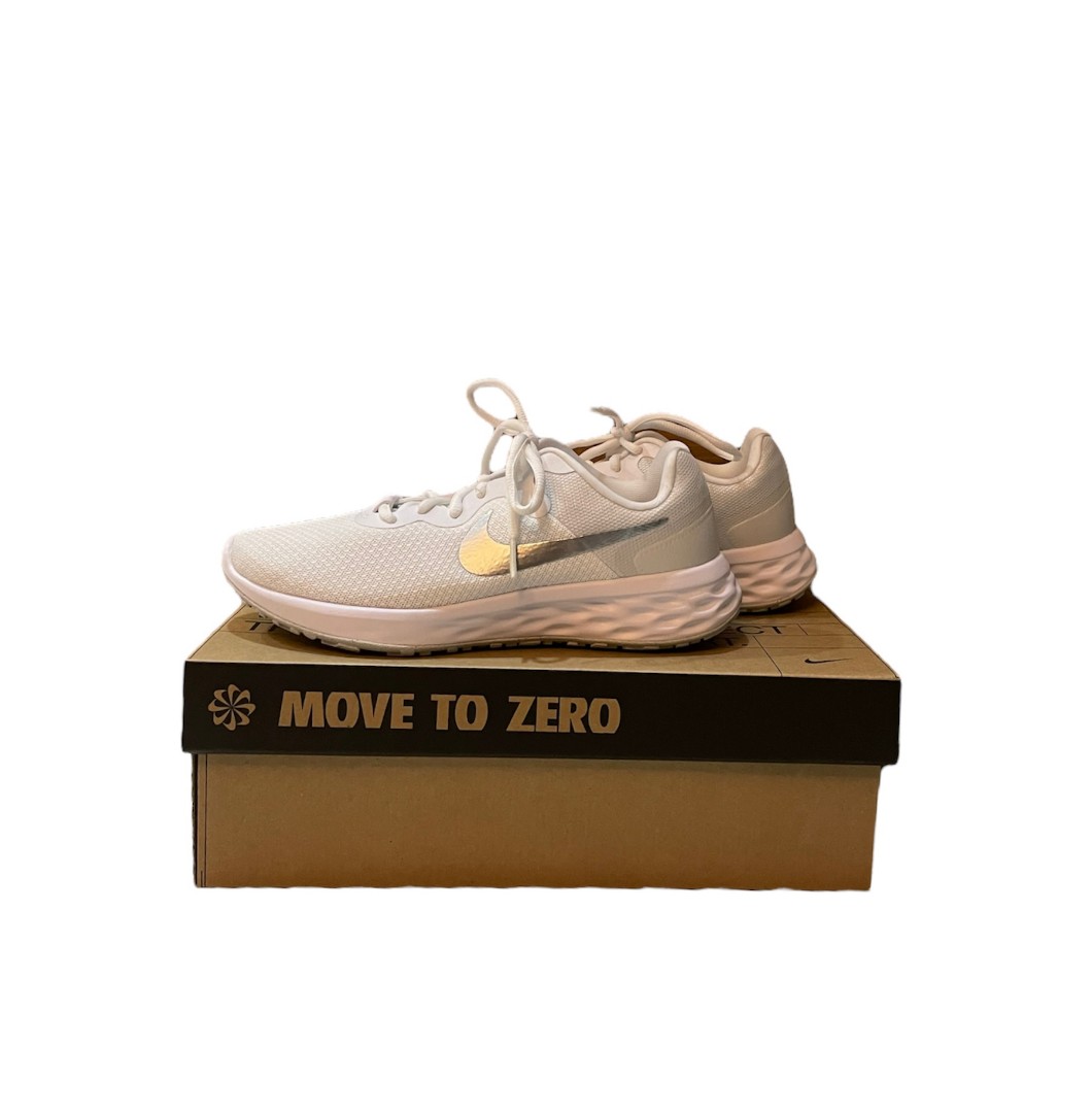 womens white nike skate shoes