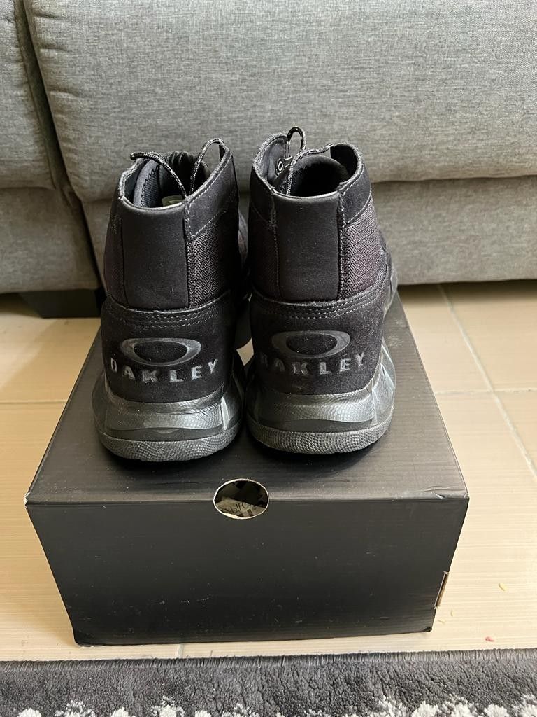 OAKLEY URBAN EXPLORER MID BOOTS, Men's Fashion, Footwear, Boots on Carousell