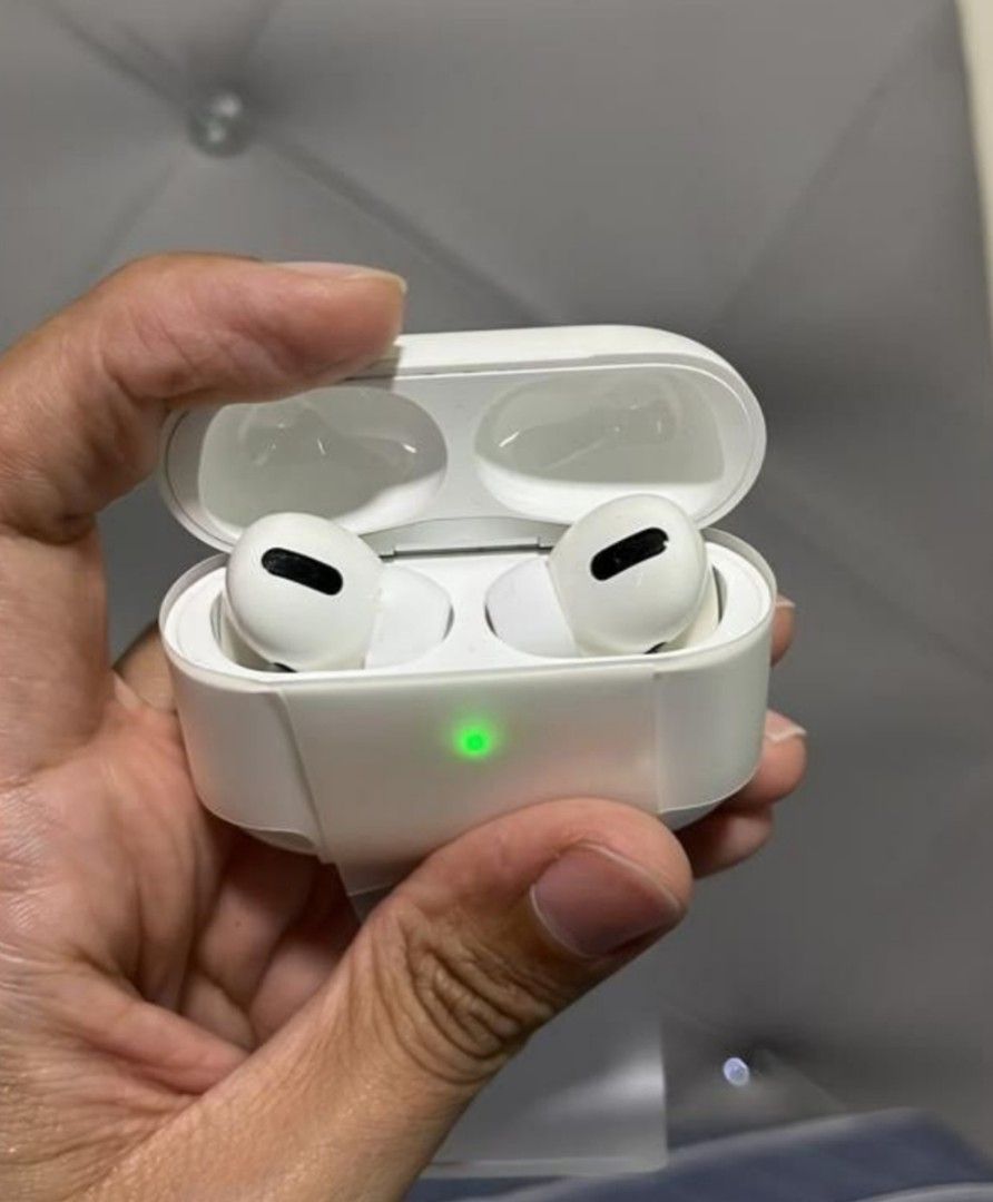 Original Apple Airpods Pro 1 with Wireless Charging Case, Audio ...