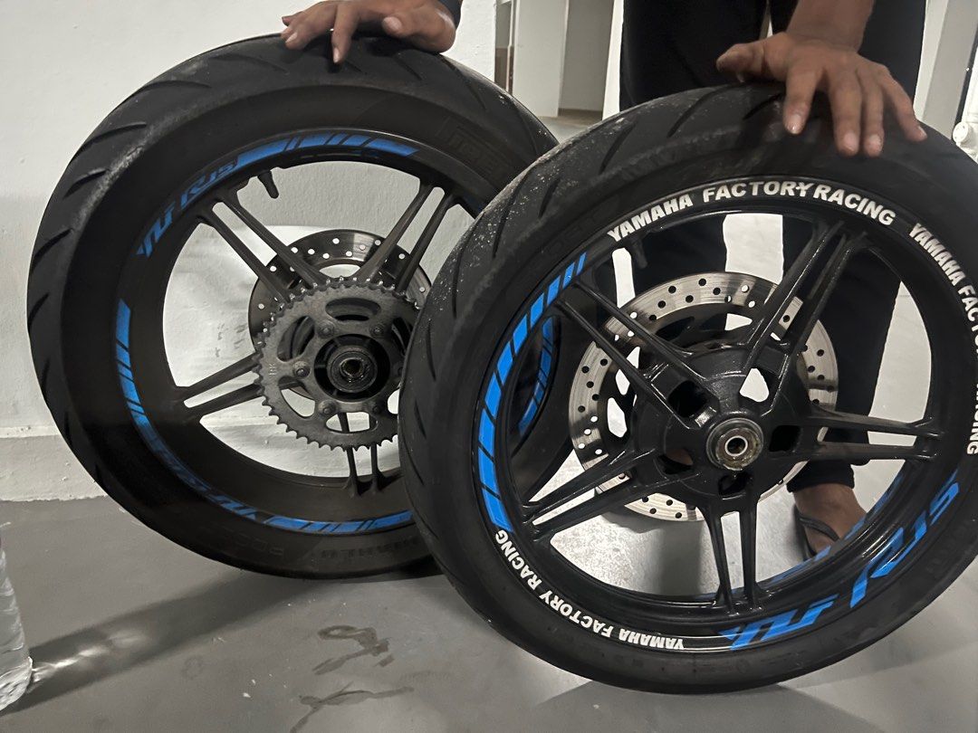 Pirelli tyres for best sale yamaha r15 v2